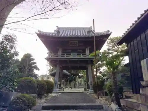 越境寺の山門