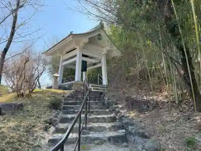 彰見寺の{uncategorized: "未分類", other: "その他", undefined: "問題あり", building: "その他建物", grave: "お墓", sacred_gate: "鳥居", guardian: "狛犬", statue: "像", buddha: "仏像", history: "歴史", nature: "自然", garden: "庭園", animal: "動物", pagoda: "塔", temizu: "手水舎", mountain_gate: "山門・神門", sanctuary: "本殿・本堂", subordinate: "末社・摂社", art: "芸術", scenery: "景色", jizo: "地蔵", ema: "絵馬", goshuin: "御朱印", omikuji: "おみくじ", items: "授与品その他", amulet: "お守り", goshuincho: "御朱印帳", eats: "食事", festival: "お祭り", votive_dance: "神楽", shichigosan: "七五三参", wedding: "結婚式", experience: "体験その他", initially: "初詣", around: "周辺", anti_infection: "感染症対策"}