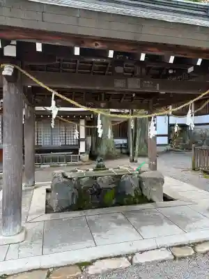 飛驒一宮水無神社の{uncategorized: "未分類", other: "その他", undefined: "問題あり", building: "その他建物", grave: "お墓", sacred_gate: "鳥居", guardian: "狛犬", statue: "像", buddha: "仏像", history: "歴史", nature: "自然", garden: "庭園", animal: "動物", pagoda: "塔", temizu: "手水舎", mountain_gate: "山門・神門", sanctuary: "本殿・本堂", subordinate: "末社・摂社", art: "芸術", scenery: "景色", jizo: "地蔵", ema: "絵馬", goshuin: "御朱印", omikuji: "おみくじ", items: "授与品その他", amulet: "お守り", goshuincho: "御朱印帳", eats: "食事", festival: "お祭り", votive_dance: "神楽", shichigosan: "七五三参", wedding: "結婚式", experience: "体験その他", initially: "初詣", around: "周辺", anti_infection: "感染症対策"}