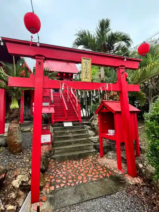 石垣宝来宝来神社の{uncategorized: "未分類", other: "その他", undefined: "問題あり", building: "その他建物", grave: "お墓", sacred_gate: "鳥居", guardian: "狛犬", statue: "像", buddha: "仏像", history: "歴史", nature: "自然", garden: "庭園", animal: "動物", pagoda: "塔", temizu: "手水舎", mountain_gate: "山門・神門", sanctuary: "本殿・本堂", subordinate: "末社・摂社", art: "芸術", scenery: "景色", jizo: "地蔵", ema: "絵馬", goshuin: "御朱印", omikuji: "おみくじ", items: "授与品その他", amulet: "お守り", goshuincho: "御朱印帳", eats: "食事", festival: "お祭り", votive_dance: "神楽", shichigosan: "七五三参", wedding: "結婚式", experience: "体験その他", initially: "初詣", around: "周辺", anti_infection: "感染症対策"}