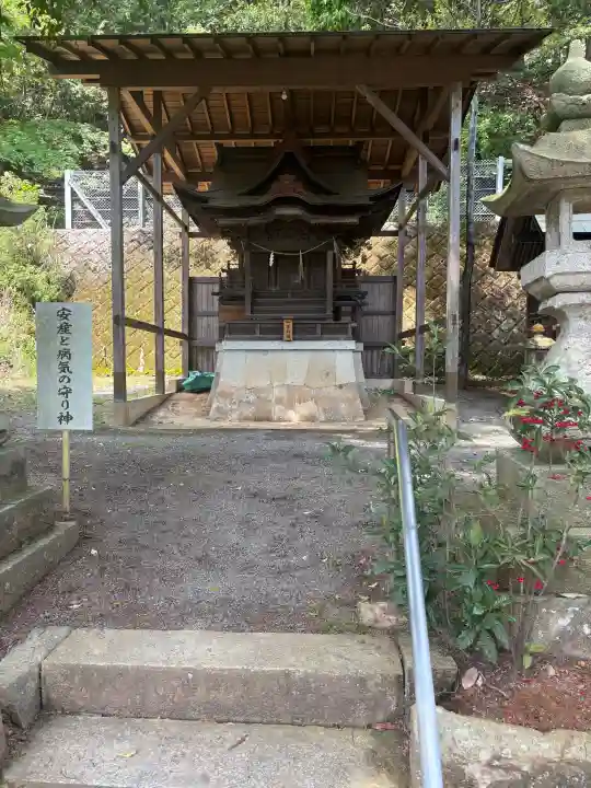 粒坐天照神社の{uncategorized: "未分類", other: "その他", undefined: "問題あり", building: "その他建物", grave: "お墓", sacred_gate: "鳥居", guardian: "狛犬", statue: "像", buddha: "仏像", history: "歴史", nature: "自然", garden: "庭園", animal: "動物", pagoda: "塔", temizu: "手水舎", mountain_gate: "山門・神門", sanctuary: "本殿・本堂", subordinate: "末社・摂社", art: "芸術", scenery: "景色", jizo: "地蔵", ema: "絵馬", goshuin: "御朱印", omikuji: "おみくじ", items: "授与品その他", amulet: "お守り", goshuincho: "御朱印帳", eats: "食事", festival: "お祭り", votive_dance: "神楽", shichigosan: "七五三参", wedding: "結婚式", experience: "体験その他", initially: "初詣", around: "周辺", anti_infection: "感染症対策"}