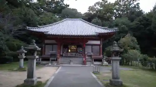 観音寺の本殿