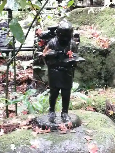 五所駒瀧神社の像