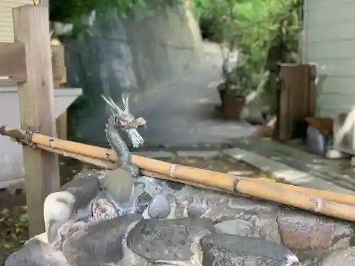 雷神社の手水舎