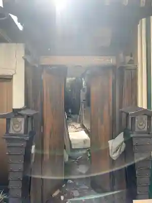 岩亀稲荷社の山門・神門