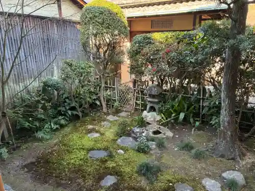 芬陀院の{uncategorized: "未分類", other: "その他", undefined: "問題あり", building: "その他建物", grave: "お墓", sacred_gate: "鳥居", guardian: "狛犬", statue: "像", buddha: "仏像", history: "歴史", nature: "自然", garden: "庭園", animal: "動物", pagoda: "塔", temizu: "手水舎", mountain_gate: "山門・神門", sanctuary: "本殿・本堂", subordinate: "末社・摂社", art: "芸術", scenery: "景色", jizo: "地蔵", ema: "絵馬", goshuin: "御朱印", omikuji: "おみくじ", items: "授与品その他", amulet: "お守り", goshuincho: "御朱印帳", eats: "食事", festival: "お祭り", votive_dance: "神楽", shichigosan: "七五三参", wedding: "結婚式", experience: "体験その他", initially: "初詣", around: "周辺", anti_infection: "感染症対策"}