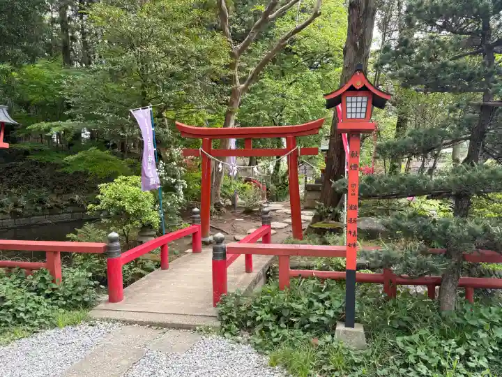 間々田八幡宮の{uncategorized: "未分類", other: "その他", undefined: "問題あり", building: "その他建物", grave: "お墓", sacred_gate: "鳥居", guardian: "狛犬", statue: "像", buddha: "仏像", history: "歴史", nature: "自然", garden: "庭園", animal: "動物", pagoda: "塔", temizu: "手水舎", mountain_gate: "山門・神門", sanctuary: "本殿・本堂", subordinate: "末社・摂社", art: "芸術", scenery: "景色", jizo: "地蔵", ema: "絵馬", goshuin: "御朱印", omikuji: "おみくじ", items: "授与品その他", amulet: "お守り", goshuincho: "御朱印帳", eats: "食事", festival: "お祭り", votive_dance: "神楽", shichigosan: "七五三参", wedding: "結婚式", experience: "体験その他", initially: "初詣", around: "周辺", anti_infection: "感染症対策"}