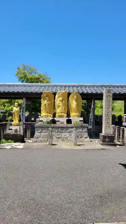 乙津寺 (鏡島弘法)の{uncategorized: "未分類", other: "その他", undefined: "問題あり", building: "その他建物", grave: "お墓", sacred_gate: "鳥居", guardian: "狛犬", statue: "像", buddha: "仏像", history: "歴史", nature: "自然", garden: "庭園", animal: "動物", pagoda: "塔", temizu: "手水舎", mountain_gate: "山門・神門", sanctuary: "本殿・本堂", subordinate: "末社・摂社", art: "芸術", scenery: "景色", jizo: "地蔵", ema: "絵馬", goshuin: "御朱印", omikuji: "おみくじ", items: "授与品その他", amulet: "お守り", goshuincho: "御朱印帳", eats: "食事", festival: "お祭り", votive_dance: "神楽", shichigosan: "七五三参", wedding: "結婚式", experience: "体験その他", initially: "初詣", around: "周辺", anti_infection: "感染症対策"}