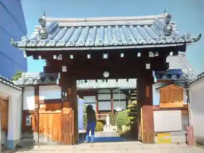 報土寺の山門・神門
