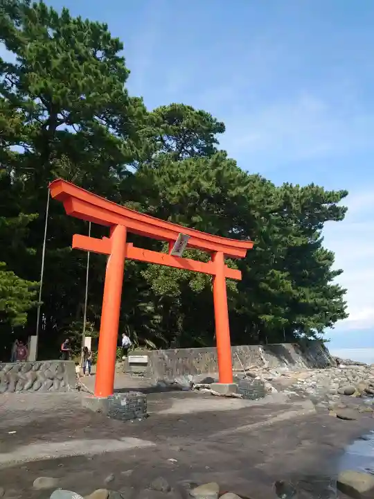 諸口神社の{uncategorized: "未分類", other: "その他", undefined: "問題あり", building: "その他建物", grave: "お墓", sacred_gate: "鳥居", guardian: "狛犬", statue: "像", buddha: "仏像", history: "歴史", nature: "自然", garden: "庭園", animal: "動物", pagoda: "塔", temizu: "手水舎", mountain_gate: "山門・神門", sanctuary: "本殿・本堂", subordinate: "末社・摂社", art: "芸術", scenery: "景色", jizo: "地蔵", ema: "絵馬", goshuin: "御朱印", omikuji: "おみくじ", items: "授与品その他", amulet: "お守り", goshuincho: "御朱印帳", eats: "食事", festival: "お祭り", votive_dance: "神楽", shichigosan: "七五三参", wedding: "結婚式", experience: "体験その他", initially: "初詣", around: "周辺", anti_infection: "感染症対策"}