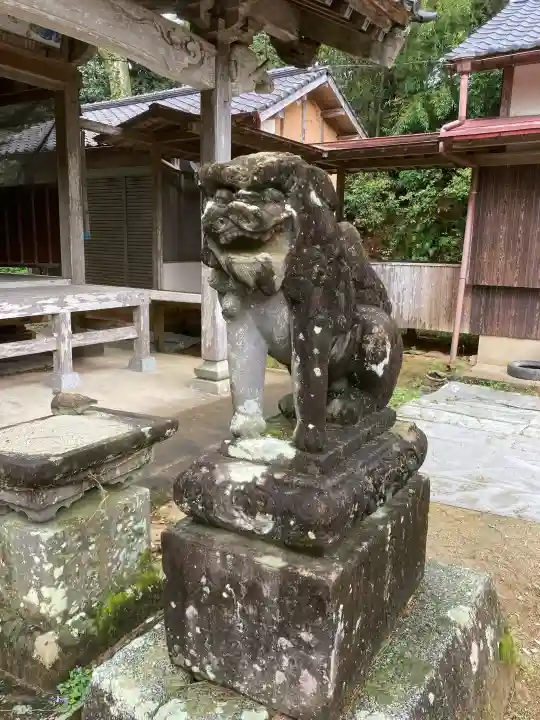 糸島市宇美八幡宮の{uncategorized: "未分類", other: "その他", undefined: "問題あり", building: "その他建物", grave: "お墓", sacred_gate: "鳥居", guardian: "狛犬", statue: "像", buddha: "仏像", history: "歴史", nature: "自然", garden: "庭園", animal: "動物", pagoda: "塔", temizu: "手水舎", mountain_gate: "山門・神門", sanctuary: "本殿・本堂", subordinate: "末社・摂社", art: "芸術", scenery: "景色", jizo: "地蔵", ema: "絵馬", goshuin: "御朱印", omikuji: "おみくじ", items: "授与品その他", amulet: "お守り", goshuincho: "御朱印帳", eats: "食事", festival: "お祭り", votive_dance: "神楽", shichigosan: "七五三参", wedding: "結婚式", experience: "体験その他", initially: "初詣", around: "周辺", anti_infection: "感染症対策"}