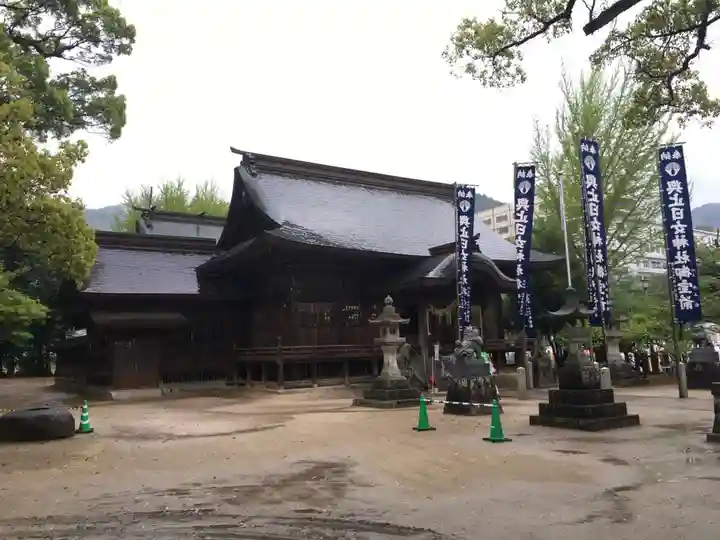 與止日女神社の本殿・本堂