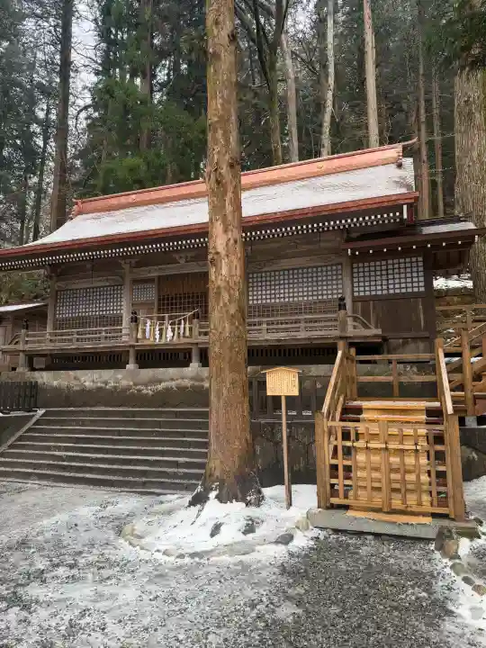 諏訪大社の{uncategorized: "未分類", other: "その他", undefined: "問題あり", building: "その他建物", grave: "お墓", sacred_gate: "鳥居", guardian: "狛犬", statue: "像", buddha: "仏像", history: "歴史", nature: "自然", garden: "庭園", animal: "動物", pagoda: "塔", temizu: "手水舎", mountain_gate: "山門・神門", sanctuary: "本殿・本堂", subordinate: "末社・摂社", art: "芸術", scenery: "景色", jizo: "地蔵", ema: "絵馬", goshuin: "御朱印", omikuji: "おみくじ", items: "授与品その他", amulet: "お守り", goshuincho: "御朱印帳", eats: "食事", festival: "お祭り", votive_dance: "神楽", shichigosan: "七五三参", wedding: "結婚式", experience: "体験その他", initially: "初詣", around: "周辺", anti_infection: "感染症対策"}
