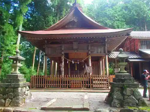 竹佐伊奈神社の本殿