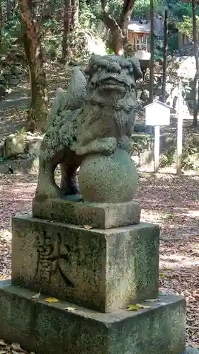 天石門別保布羅神社の狛犬