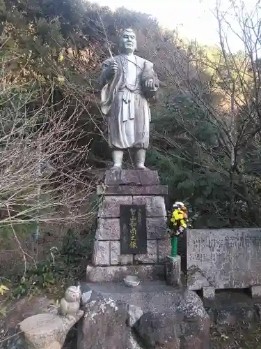 千鶴寺の像