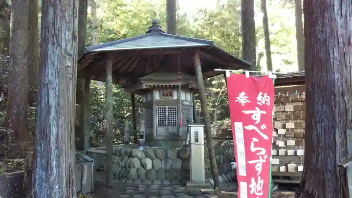 すべらず地蔵尊の本殿・本堂