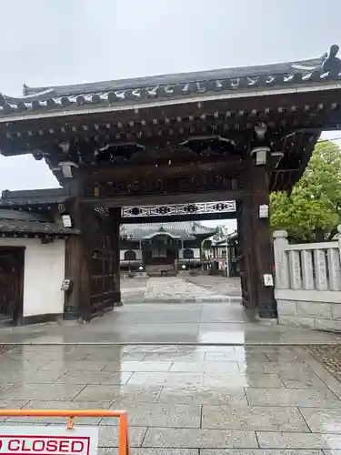 題経寺（柴又帝釈天）の山門・神門