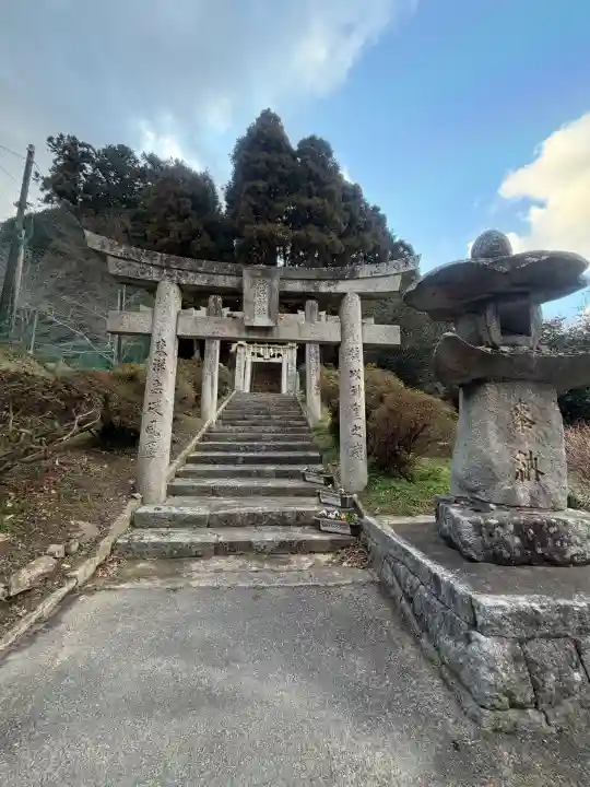 熊野神社の{uncategorized: "未分類", other: "その他", undefined: "問題あり", building: "その他建物", grave: "お墓", sacred_gate: "鳥居", guardian: "狛犬", statue: "像", buddha: "仏像", history: "歴史", nature: "自然", garden: "庭園", animal: "動物", pagoda: "塔", temizu: "手水舎", mountain_gate: "山門・神門", sanctuary: "本殿・本堂", subordinate: "末社・摂社", art: "芸術", scenery: "景色", jizo: "地蔵", ema: "絵馬", goshuin: "御朱印", omikuji: "おみくじ", items: "授与品その他", amulet: "お守り", goshuincho: "御朱印帳", eats: "食事", festival: "お祭り", votive_dance: "神楽", shichigosan: "七五三参", wedding: "結婚式", experience: "体験その他", initially: "初詣", around: "周辺", anti_infection: "感染症対策"}