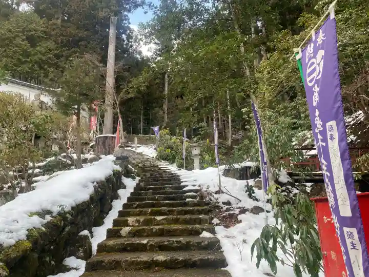 瑠璃寺の{uncategorized: "未分類", other: "その他", undefined: "問題あり", building: "その他建物", grave: "お墓", sacred_gate: "鳥居", guardian: "狛犬", statue: "像", buddha: "仏像", history: "歴史", nature: "自然", garden: "庭園", animal: "動物", pagoda: "塔", temizu: "手水舎", mountain_gate: "山門・神門", sanctuary: "本殿・本堂", subordinate: "末社・摂社", art: "芸術", scenery: "景色", jizo: "地蔵", ema: "絵馬", goshuin: "御朱印", omikuji: "おみくじ", items: "授与品その他", amulet: "お守り", goshuincho: "御朱印帳", eats: "食事", festival: "お祭り", votive_dance: "神楽", shichigosan: "七五三参", wedding: "結婚式", experience: "体験その他", initially: "初詣", around: "周辺", anti_infection: "感染症対策"}