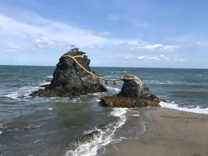 二見興玉神社の{uncategorized: "未分類", other: "その他", undefined: "問題あり", building: "その他建物", grave: "お墓", sacred_gate: "鳥居", guardian: "狛犬", statue: "像", buddha: "仏像", history: "歴史", nature: "自然", garden: "庭園", animal: "動物", pagoda: "塔", temizu: "手水舎", mountain_gate: "山門・神門", sanctuary: "本殿・本堂", subordinate: "末社・摂社", art: "芸術", scenery: "景色", jizo: "地蔵", ema: "絵馬", goshuin: "御朱印", omikuji: "おみくじ", items: "授与品その他", amulet: "お守り", goshuincho: "御朱印帳", eats: "食事", festival: "お祭り", votive_dance: "神楽", shichigosan: "七五三参", wedding: "結婚式", experience: "体験その他", initially: "初詣", around: "周辺", anti_infection: "感染症対策"}