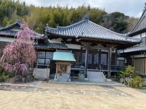 潮音寺の{uncategorized: "未分類", other: "その他", undefined: "問題あり", building: "その他建物", grave: "お墓", sacred_gate: "鳥居", guardian: "狛犬", statue: "像", buddha: "仏像", history: "歴史", nature: "自然", garden: "庭園", animal: "動物", pagoda: "塔", temizu: "手水舎", mountain_gate: "山門・神門", sanctuary: "本殿・本堂", subordinate: "末社・摂社", art: "芸術", scenery: "景色", jizo: "地蔵", ema: "絵馬", goshuin: "御朱印", omikuji: "おみくじ", items: "授与品その他", amulet: "お守り", goshuincho: "御朱印帳", eats: "食事", festival: "お祭り", votive_dance: "神楽", shichigosan: "七五三参", wedding: "結婚式", experience: "体験その他", initially: "初詣", around: "周辺", anti_infection: "感染症対策"}