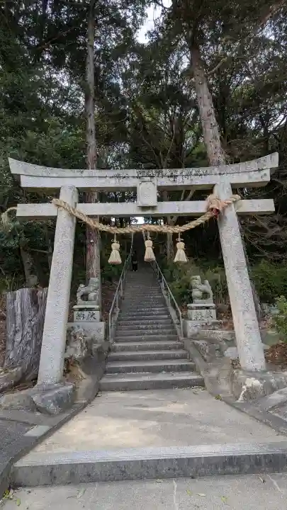 縣主神社の{uncategorized: "未分類", other: "その他", undefined: "問題あり", building: "その他建物", grave: "お墓", sacred_gate: "鳥居", guardian: "狛犬", statue: "像", buddha: "仏像", history: "歴史", nature: "自然", garden: "庭園", animal: "動物", pagoda: "塔", temizu: "手水舎", mountain_gate: "山門・神門", sanctuary: "本殿・本堂", subordinate: "末社・摂社", art: "芸術", scenery: "景色", jizo: "地蔵", ema: "絵馬", goshuin: "御朱印", omikuji: "おみくじ", items: "授与品その他", amulet: "お守り", goshuincho: "御朱印帳", eats: "食事", festival: "お祭り", votive_dance: "神楽", shichigosan: "七五三参", wedding: "結婚式", experience: "体験その他", initially: "初詣", around: "周辺", anti_infection: "感染症対策"}