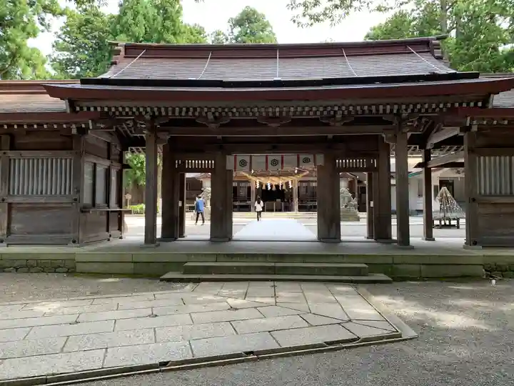 白山比咩神社の山門・神門