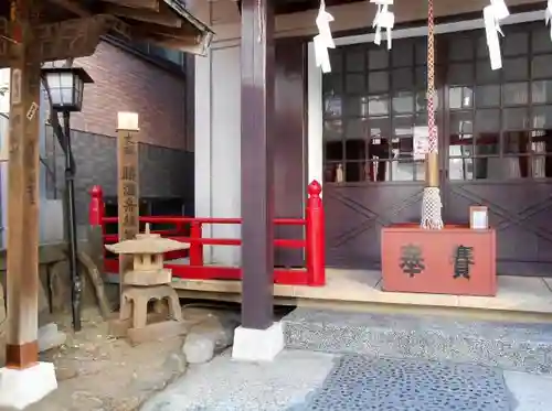 五柱稲荷神社の本殿