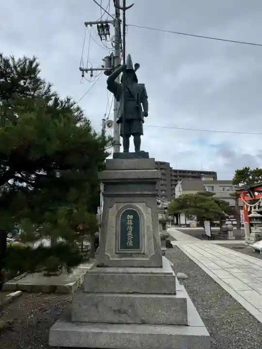 豊国神社の{uncategorized: "未分類", other: "その他", undefined: "問題あり", building: "その他建物", grave: "お墓", sacred_gate: "鳥居", guardian: "狛犬", statue: "像", buddha: "仏像", history: "歴史", nature: "自然", garden: "庭園", animal: "動物", pagoda: "塔", temizu: "手水舎", mountain_gate: "山門・神門", sanctuary: "本殿・本堂", subordinate: "末社・摂社", art: "芸術", scenery: "景色", jizo: "地蔵", ema: "絵馬", goshuin: "御朱印", omikuji: "おみくじ", items: "授与品その他", amulet: "お守り", goshuincho: "御朱印帳", eats: "食事", festival: "お祭り", votive_dance: "神楽", shichigosan: "七五三参", wedding: "結婚式", experience: "体験その他", initially: "初詣", around: "周辺", anti_infection: "感染症対策"}