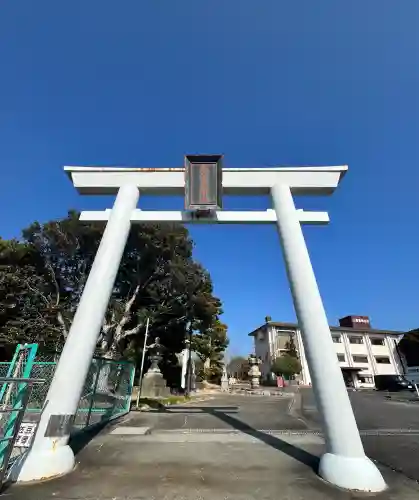 比佐豆知神社の{uncategorized: "未分類", other: "その他", undefined: "問題あり", building: "その他建物", grave: "お墓", sacred_gate: "鳥居", guardian: "狛犬", statue: "像", buddha: "仏像", history: "歴史", nature: "自然", garden: "庭園", animal: "動物", pagoda: "塔", temizu: "手水舎", mountain_gate: "山門・神門", sanctuary: "本殿・本堂", subordinate: "末社・摂社", art: "芸術", scenery: "景色", jizo: "地蔵", ema: "絵馬", goshuin: "御朱印", omikuji: "おみくじ", items: "授与品その他", amulet: "お守り", goshuincho: "御朱印帳", eats: "食事", festival: "お祭り", votive_dance: "神楽", shichigosan: "七五三参", wedding: "結婚式", experience: "体験その他", initially: "初詣", around: "周辺", anti_infection: "感染症対策"}