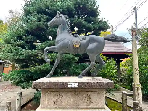 八幡神社の像