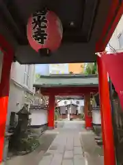 西光寺の山門