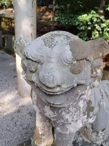 比沼麻奈為神社の狛犬