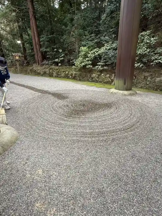 石上神宮の{uncategorized: "未分類", other: "その他", undefined: "問題あり", building: "その他建物", grave: "お墓", sacred_gate: "鳥居", guardian: "狛犬", statue: "像", buddha: "仏像", history: "歴史", nature: "自然", garden: "庭園", animal: "動物", pagoda: "塔", temizu: "手水舎", mountain_gate: "山門・神門", sanctuary: "本殿・本堂", subordinate: "末社・摂社", art: "芸術", scenery: "景色", jizo: "地蔵", ema: "絵馬", goshuin: "御朱印", omikuji: "おみくじ", items: "授与品その他", amulet: "お守り", goshuincho: "御朱印帳", eats: "食事", festival: "お祭り", votive_dance: "神楽", shichigosan: "七五三参", wedding: "結婚式", experience: "体験その他", initially: "初詣", around: "周辺", anti_infection: "感染症対策"}