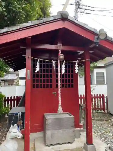 宇都宮稲荷神社（宇都宮辻幕府旧跡）の{uncategorized: "未分類", other: "その他", undefined: "問題あり", building: "その他建物", grave: "お墓", sacred_gate: "鳥居", guardian: "狛犬", statue: "像", buddha: "仏像", history: "歴史", nature: "自然", garden: "庭園", animal: "動物", pagoda: "塔", temizu: "手水舎", mountain_gate: "山門・神門", sanctuary: "本殿・本堂", subordinate: "末社・摂社", art: "芸術", scenery: "景色", jizo: "地蔵", ema: "絵馬", goshuin: "御朱印", omikuji: "おみくじ", items: "授与品その他", amulet: "お守り", goshuincho: "御朱印帳", eats: "食事", festival: "お祭り", votive_dance: "神楽", shichigosan: "七五三参", wedding: "結婚式", experience: "体験その他", initially: "初詣", around: "周辺", anti_infection: "感染症対策"}
