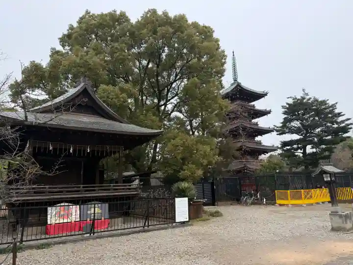 上野東照宮の{uncategorized: "未分類", other: "その他", undefined: "問題あり", building: "その他建物", grave: "お墓", sacred_gate: "鳥居", guardian: "狛犬", statue: "像", buddha: "仏像", history: "歴史", nature: "自然", garden: "庭園", animal: "動物", pagoda: "塔", temizu: "手水舎", mountain_gate: "山門・神門", sanctuary: "本殿・本堂", subordinate: "末社・摂社", art: "芸術", scenery: "景色", jizo: "地蔵", ema: "絵馬", goshuin: "御朱印", omikuji: "おみくじ", items: "授与品その他", amulet: "お守り", goshuincho: "御朱印帳", eats: "食事", festival: "お祭り", votive_dance: "神楽", shichigosan: "七五三参", wedding: "結婚式", experience: "体験その他", initially: "初詣", around: "周辺", anti_infection: "感染症対策"}