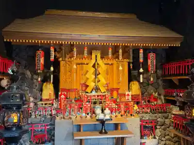 東京羽田 穴守稲荷神社の{uncategorized: "未分類", other: "その他", undefined: "問題あり", building: "その他建物", grave: "お墓", sacred_gate: "鳥居", guardian: "狛犬", statue: "像", buddha: "仏像", history: "歴史", nature: "自然", garden: "庭園", animal: "動物", pagoda: "塔", temizu: "手水舎", mountain_gate: "山門・神門", sanctuary: "本殿・本堂", subordinate: "末社・摂社", art: "芸術", scenery: "景色", jizo: "地蔵", ema: "絵馬", goshuin: "御朱印", omikuji: "おみくじ", items: "授与品その他", amulet: "お守り", goshuincho: "御朱印帳", eats: "食事", festival: "お祭り", votive_dance: "神楽", shichigosan: "七五三参", wedding: "結婚式", experience: "体験その他", initially: "初詣", around: "周辺", anti_infection: "感染症対策"}