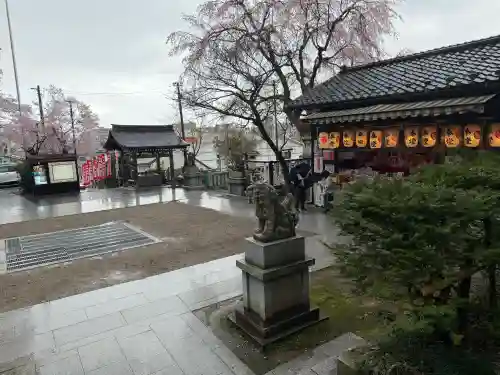 毛谷黒龍神社の{uncategorized: "未分類", other: "その他", undefined: "問題あり", building: "その他建物", grave: "お墓", sacred_gate: "鳥居", guardian: "狛犬", statue: "像", buddha: "仏像", history: "歴史", nature: "自然", garden: "庭園", animal: "動物", pagoda: "塔", temizu: "手水舎", mountain_gate: "山門・神門", sanctuary: "本殿・本堂", subordinate: "末社・摂社", art: "芸術", scenery: "景色", jizo: "地蔵", ema: "絵馬", goshuin: "御朱印", omikuji: "おみくじ", items: "授与品その他", amulet: "お守り", goshuincho: "御朱印帳", eats: "食事", festival: "お祭り", votive_dance: "神楽", shichigosan: "七五三参", wedding: "結婚式", experience: "体験その他", initially: "初詣", around: "周辺", anti_infection: "感染症対策"}