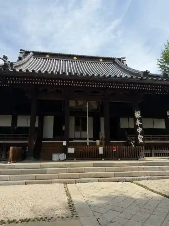 寛永寺(根本中堂)の{uncategorized: "未分類", other: "その他", undefined: "問題あり", building: "その他建物", grave: "お墓", sacred_gate: "鳥居", guardian: "狛犬", statue: "像", buddha: "仏像", history: "歴史", nature: "自然", garden: "庭園", animal: "動物", pagoda: "塔", temizu: "手水舎", mountain_gate: "山門・神門", sanctuary: "本殿・本堂", subordinate: "末社・摂社", art: "芸術", scenery: "景色", jizo: "地蔵", ema: "絵馬", goshuin: "御朱印", omikuji: "おみくじ", items: "授与品その他", amulet: "お守り", goshuincho: "御朱印帳", eats: "食事", festival: "お祭り", votive_dance: "神楽", shichigosan: "七五三参", wedding: "結婚式", experience: "体験その他", initially: "初詣", around: "周辺", anti_infection: "感染症対策"}