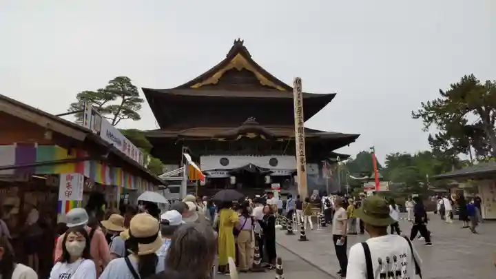 善光寺の本殿・本堂