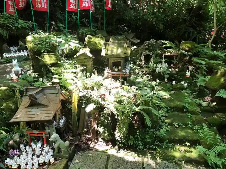 佐助稲荷神社の{uncategorized: "未分類", other: "その他", undefined: "問題あり", building: "その他建物", grave: "お墓", sacred_gate: "鳥居", guardian: "狛犬", statue: "像", buddha: "仏像", history: "歴史", nature: "自然", garden: "庭園", animal: "動物", pagoda: "塔", temizu: "手水舎", mountain_gate: "山門・神門", sanctuary: "本殿・本堂", subordinate: "末社・摂社", art: "芸術", scenery: "景色", jizo: "地蔵", ema: "絵馬", goshuin: "御朱印", omikuji: "おみくじ", items: "授与品その他", amulet: "お守り", goshuincho: "御朱印帳", eats: "食事", festival: "お祭り", votive_dance: "神楽", shichigosan: "七五三参", wedding: "結婚式", experience: "体験その他", initially: "初詣", around: "周辺", anti_infection: "感染症対策"}