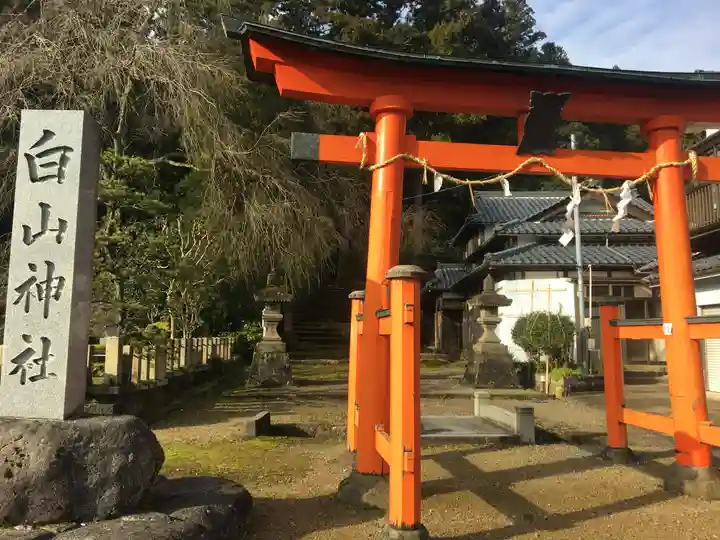 白山神社の鳥居