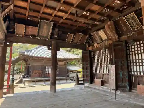粉河寺の{uncategorized: "未分類", other: "その他", undefined: "問題あり", building: "その他建物", grave: "お墓", sacred_gate: "鳥居", guardian: "狛犬", statue: "像", buddha: "仏像", history: "歴史", nature: "自然", garden: "庭園", animal: "動物", pagoda: "塔", temizu: "手水舎", mountain_gate: "山門・神門", sanctuary: "本殿・本堂", subordinate: "末社・摂社", art: "芸術", scenery: "景色", jizo: "地蔵", ema: "絵馬", goshuin: "御朱印", omikuji: "おみくじ", items: "授与品その他", amulet: "お守り", goshuincho: "御朱印帳", eats: "食事", festival: "お祭り", votive_dance: "神楽", shichigosan: "七五三参", wedding: "結婚式", experience: "体験その他", initially: "初詣", around: "周辺", anti_infection: "感染症対策"}