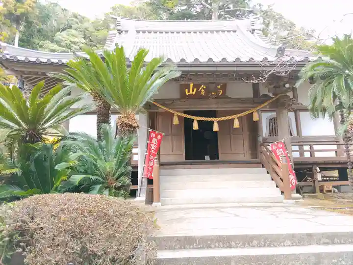 真野寺の本殿・本堂