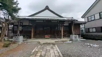 仏光寺長浜別院の{uncategorized: "未分類", other: "その他", undefined: "問題あり", building: "その他建物", grave: "お墓", sacred_gate: "鳥居", guardian: "狛犬", statue: "像", buddha: "仏像", history: "歴史", nature: "自然", garden: "庭園", animal: "動物", pagoda: "塔", temizu: "手水舎", mountain_gate: "山門・神門", sanctuary: "本殿・本堂", subordinate: "末社・摂社", art: "芸術", scenery: "景色", jizo: "地蔵", ema: "絵馬", goshuin: "御朱印", omikuji: "おみくじ", items: "授与品その他", amulet: "お守り", goshuincho: "御朱印帳", eats: "食事", festival: "お祭り", votive_dance: "神楽", shichigosan: "七五三参", wedding: "結婚式", experience: "体験その他", initially: "初詣", around: "周辺", anti_infection: "感染症対策"}