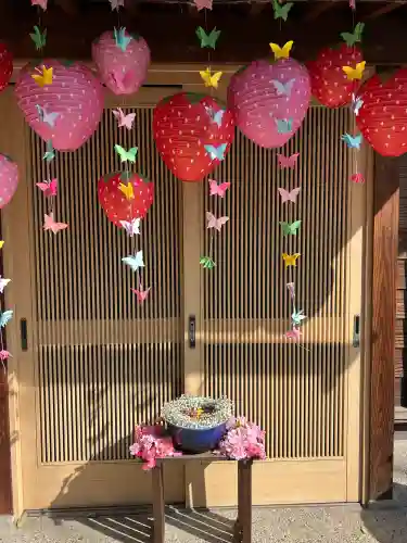 御井神社の{uncategorized: "未分類", other: "その他", undefined: "問題あり", building: "その他建物", grave: "お墓", sacred_gate: "鳥居", guardian: "狛犬", statue: "像", buddha: "仏像", history: "歴史", nature: "自然", garden: "庭園", animal: "動物", pagoda: "塔", temizu: "手水舎", mountain_gate: "山門・神門", sanctuary: "本殿・本堂", subordinate: "末社・摂社", art: "芸術", scenery: "景色", jizo: "地蔵", ema: "絵馬", goshuin: "御朱印", omikuji: "おみくじ", items: "授与品その他", amulet: "お守り", goshuincho: "御朱印帳", eats: "食事", festival: "お祭り", votive_dance: "神楽", shichigosan: "七五三参", wedding: "結婚式", experience: "体験その他", initially: "初詣", around: "周辺", anti_infection: "感染症対策"}