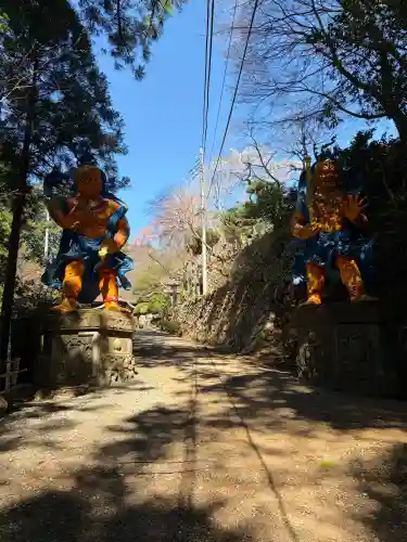 天龍寺の{uncategorized: "未分類", other: "その他", undefined: "問題あり", building: "その他建物", grave: "お墓", sacred_gate: "鳥居", guardian: "狛犬", statue: "像", buddha: "仏像", history: "歴史", nature: "自然", garden: "庭園", animal: "動物", pagoda: "塔", temizu: "手水舎", mountain_gate: "山門・神門", sanctuary: "本殿・本堂", subordinate: "末社・摂社", art: "芸術", scenery: "景色", jizo: "地蔵", ema: "絵馬", goshuin: "御朱印", omikuji: "おみくじ", items: "授与品その他", amulet: "お守り", goshuincho: "御朱印帳", eats: "食事", festival: "お祭り", votive_dance: "神楽", shichigosan: "七五三参", wedding: "結婚式", experience: "体験その他", initially: "初詣", around: "周辺", anti_infection: "感染症対策"}