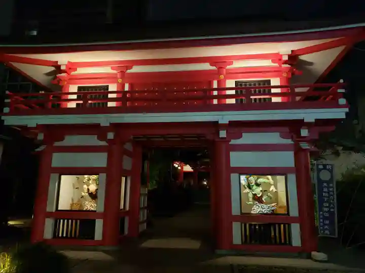 成子天神社の山門・神門