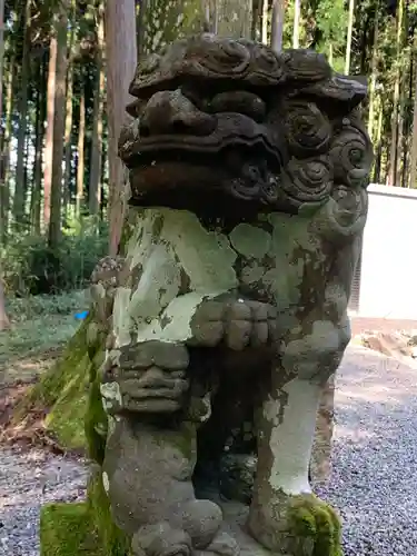 根道神社の狛犬